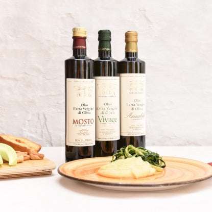 Bottiglie di olio extravergine di oliva Lucarella
