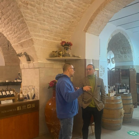 Un momento di degustazione in frantoio
